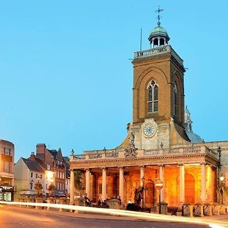 Northampton Central Oasis ภายนอก รูปภาพ