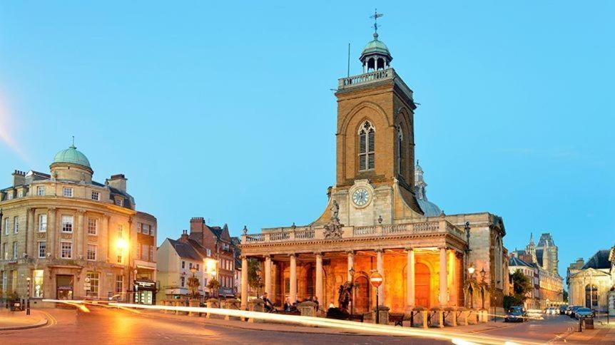 Northampton Central Oasis ภายนอก รูปภาพ
